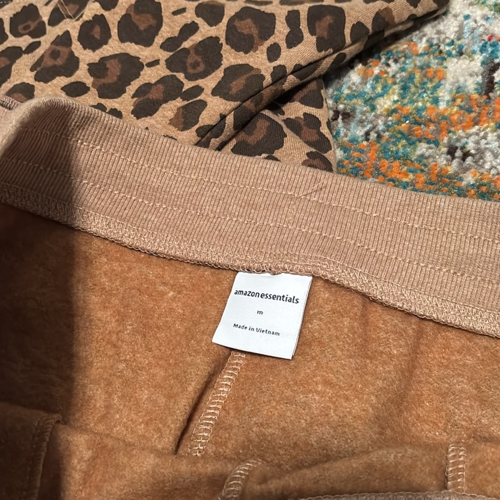 Nwot Amazon Essentials Leopard Print Sweatsuit, B… - image 7